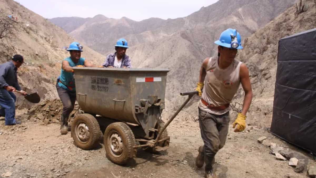 Diferencias salariales entre minería formal e informal en Perú